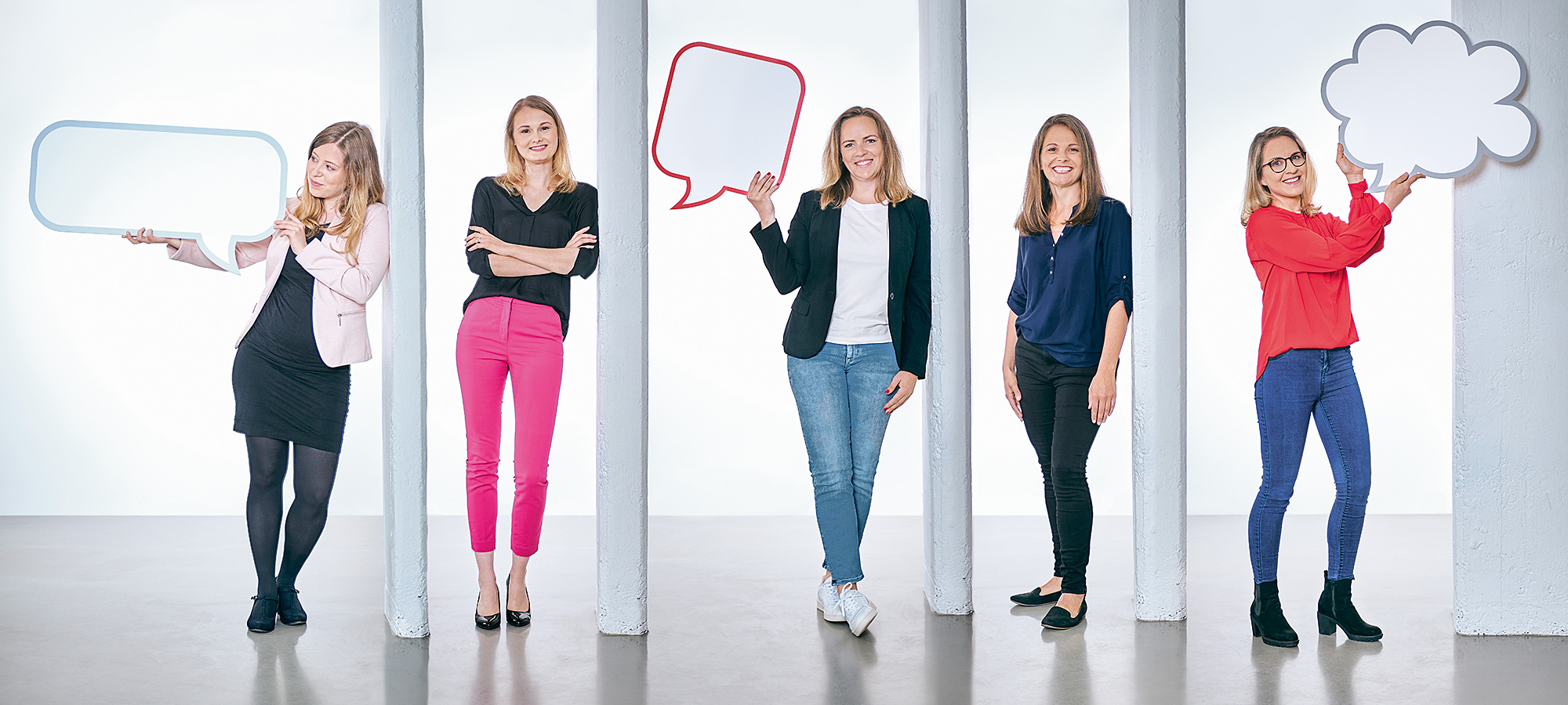 Ein Frauenteam startet durch - unsere fünf Referentinnen lächeln