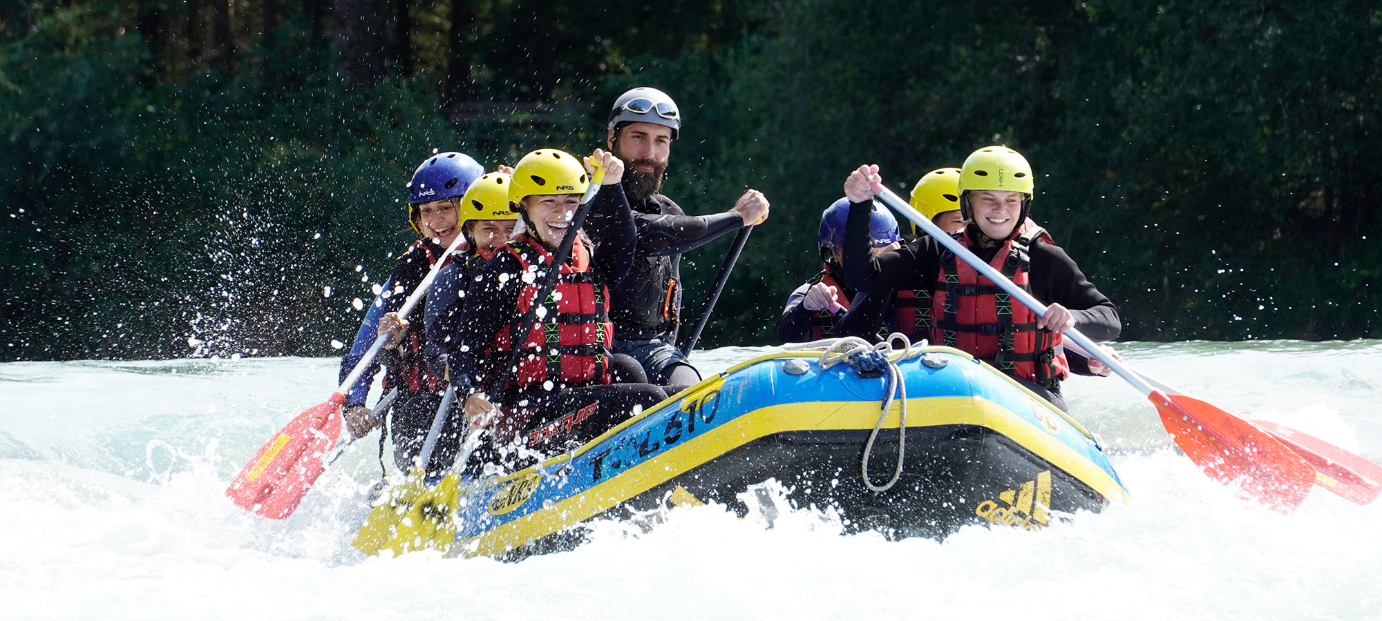 Samuel Knoll als Rafting- und Wassersportguide.